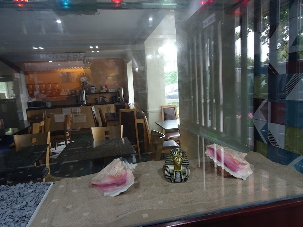 The Gatwick White House Hotel Horley Dış mekan fotoğraf