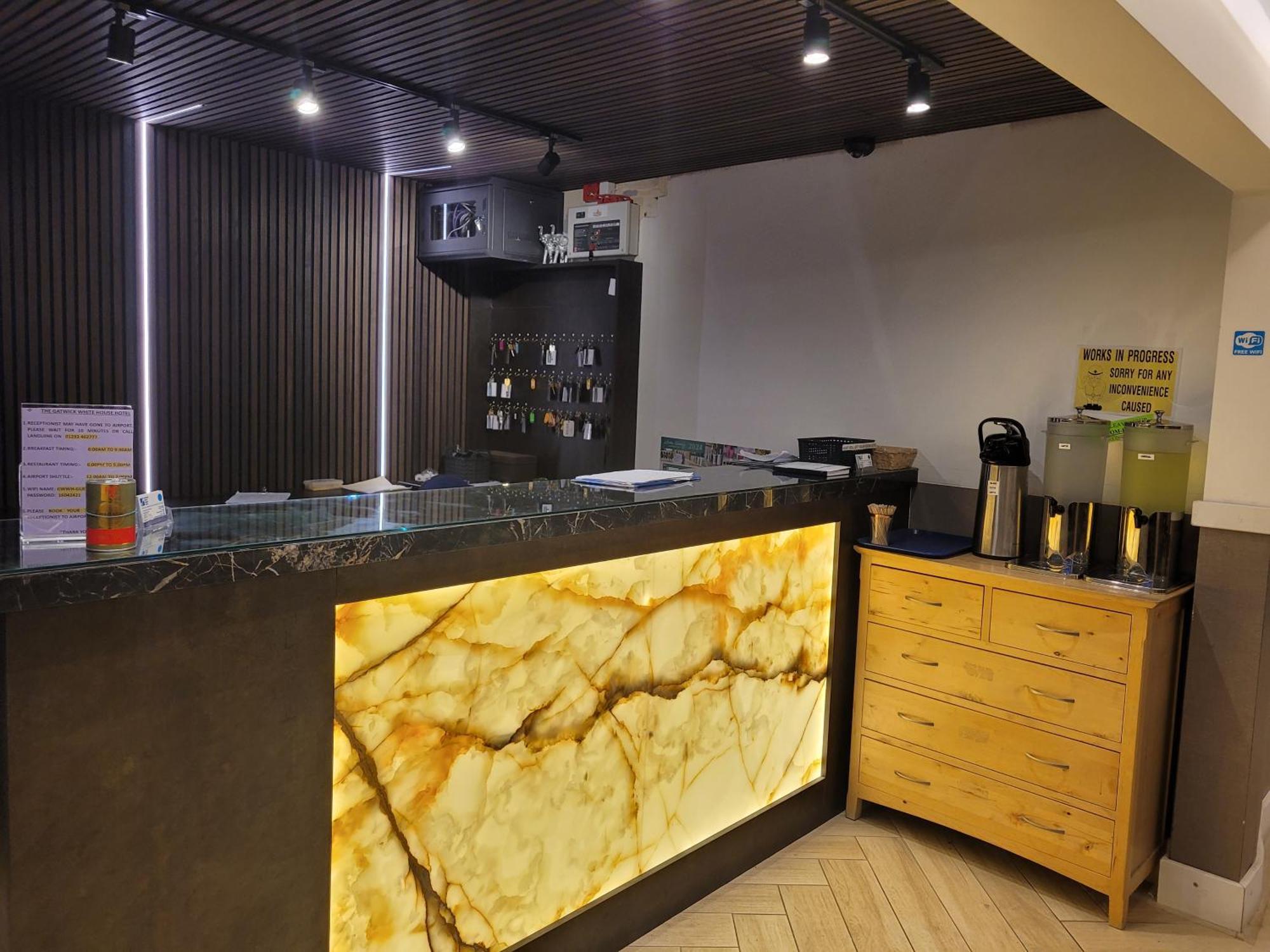The Gatwick White House Hotel Horley Dış mekan fotoğraf