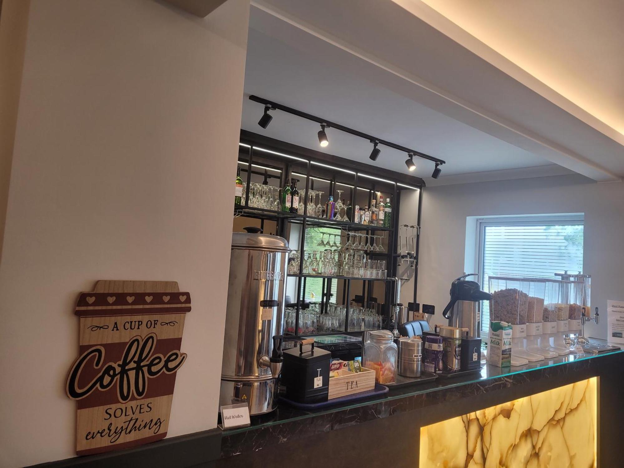 The Gatwick White House Hotel Horley Dış mekan fotoğraf
