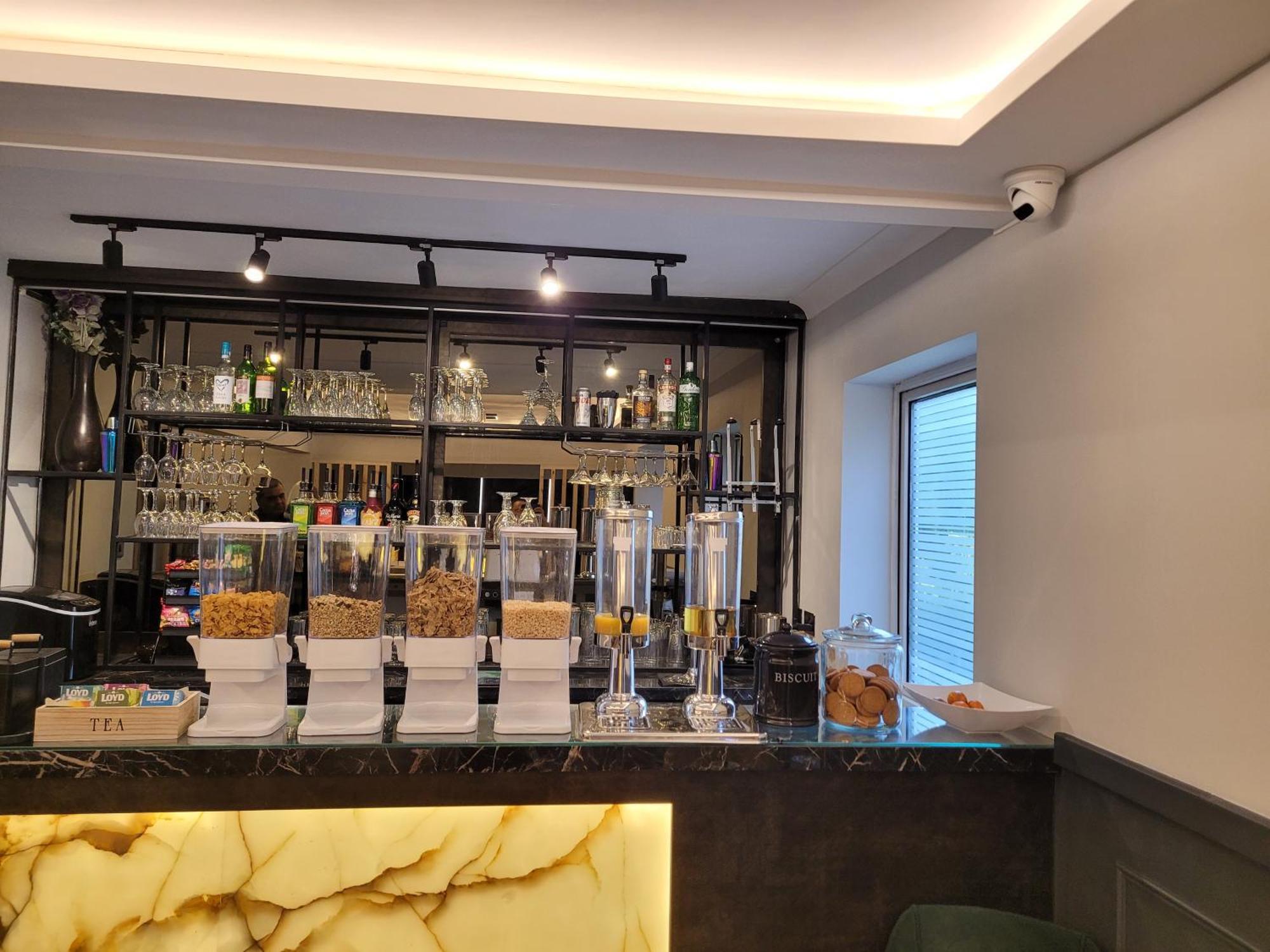 The Gatwick White House Hotel Horley Dış mekan fotoğraf