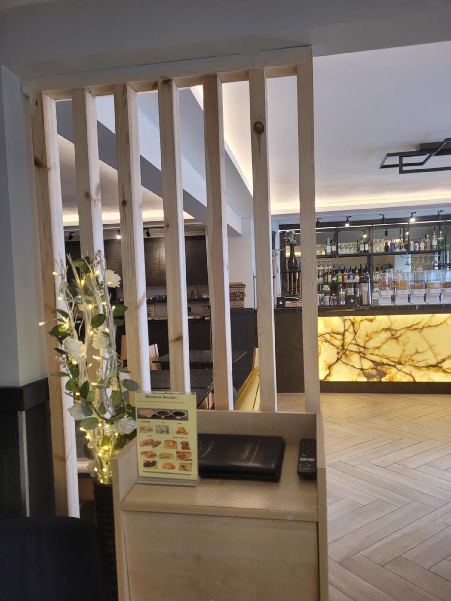 The Gatwick White House Hotel Horley Dış mekan fotoğraf