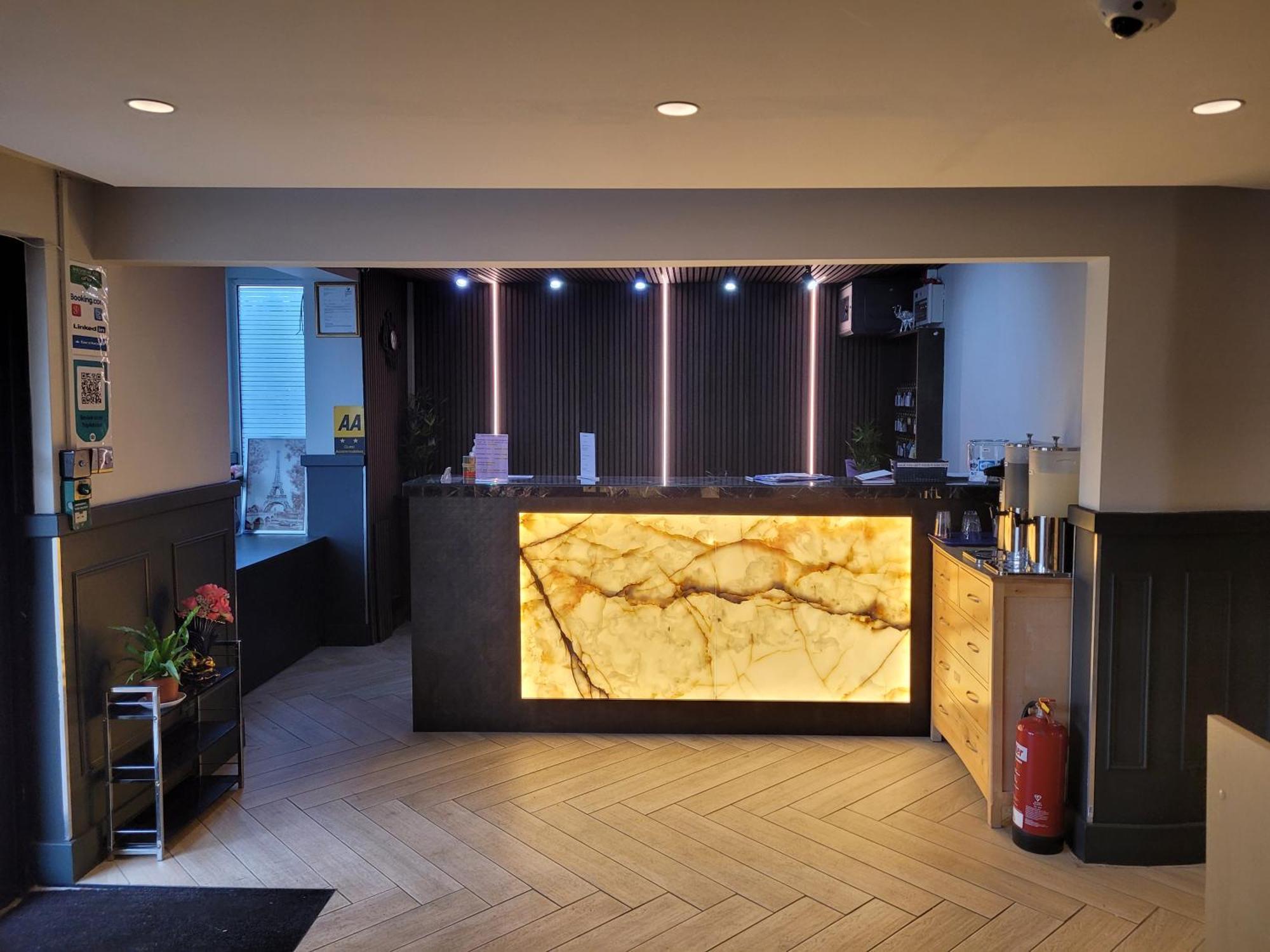 The Gatwick White House Hotel Horley Dış mekan fotoğraf