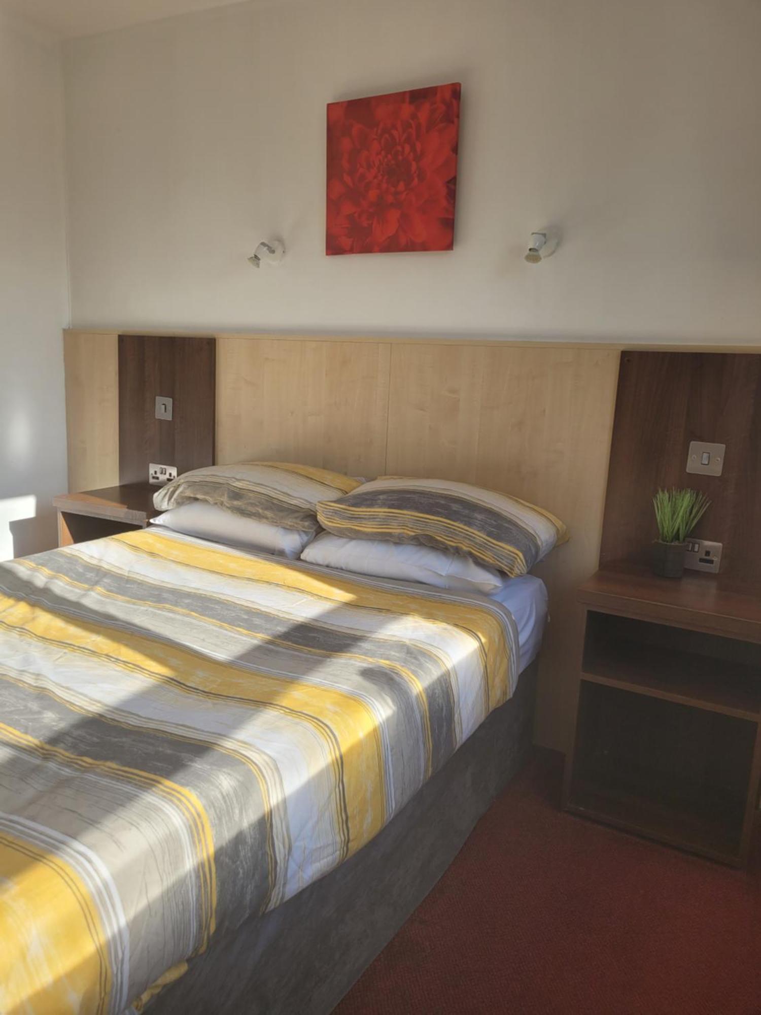 The Gatwick White House Hotel Horley Dış mekan fotoğraf
